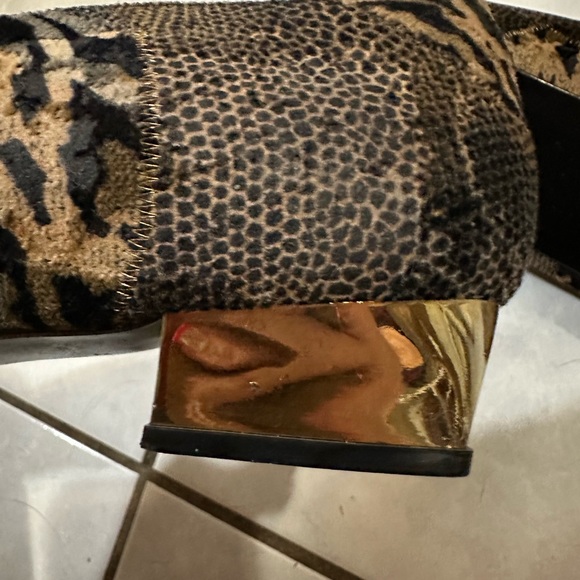 Stuart Weitzman animal print slip on shoes with gold detail heels 1.5” size 10 - Picture 5 of 13